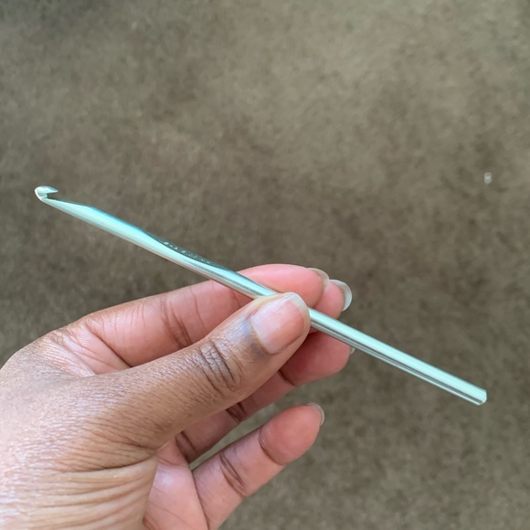 Susan Bates Crotchet  Needle!  with red Yarn! - Picture 6 of 10